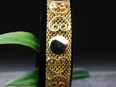 BRACELET