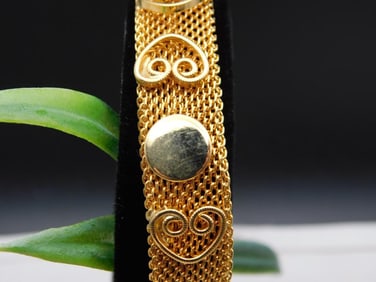 BRACELET