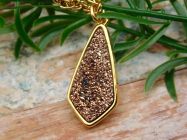 DRUZY QUARTZ PENDANT NECKLACE ROCK STONE LAPIDARY SPECIMEN