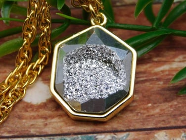 DRUZY QUARTZ PENDANT NECKLACE ROCK STONE LAPIDARY SPECIMEN