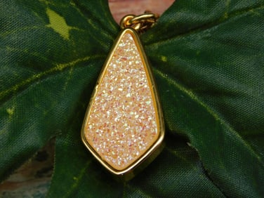 DRUZY QUARTZ PENDANT NECKLACE ROCK STONE LAPIDARY SPECIMEN