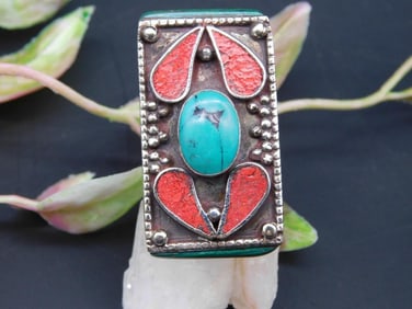Ring With Turquoise and Coral Inlay Design