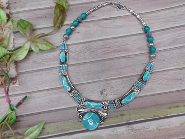 Turquoise and Silver Tone Necklace With Pendant
