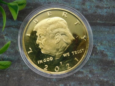 2021 Donald Trump Collectible Gold-Tone Coin