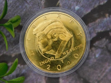 2020 Donald Trump Commemorative Gold-Tone Coin