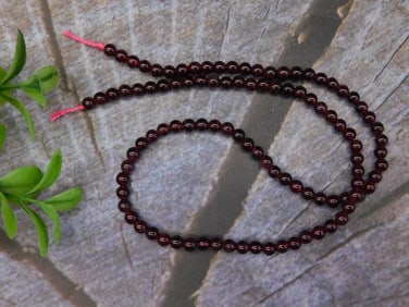 Strand of Round Garnet Beads With String