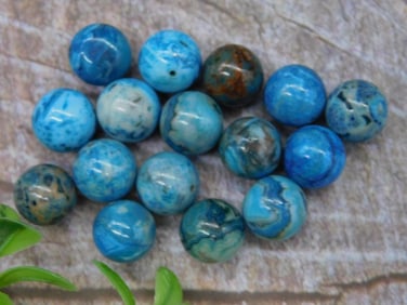 Lot of 16 Round Blue Agate Beads with Veining