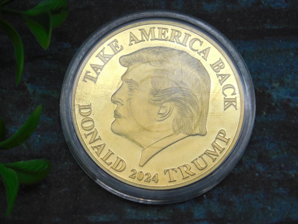 Donald Trump 2024 Commemorative Coin in Capsule: Donald Trump 2024 commemorative coin featuring "Take America Back" text and profile design on the front. Reverse side includes a U.S. presidential seal. Coin comes securely encased in a clear protecti