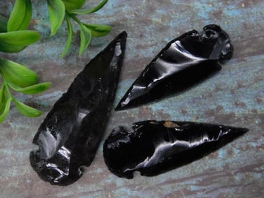 Three Obsidian Arrowheads Rock Stone Lapidary Specimen