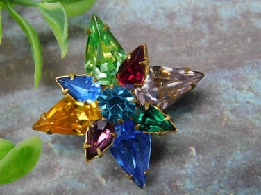 Multicolor Star-Shaped Gemstone Brooch with Gold-Tone Pin