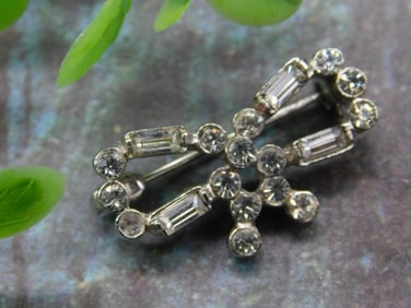 Crystal Bow Shaped Brooch Pin with Stone Accents