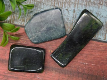 NEPHRITE JADE ROCK STONE LAPIDARY SPECIMEN