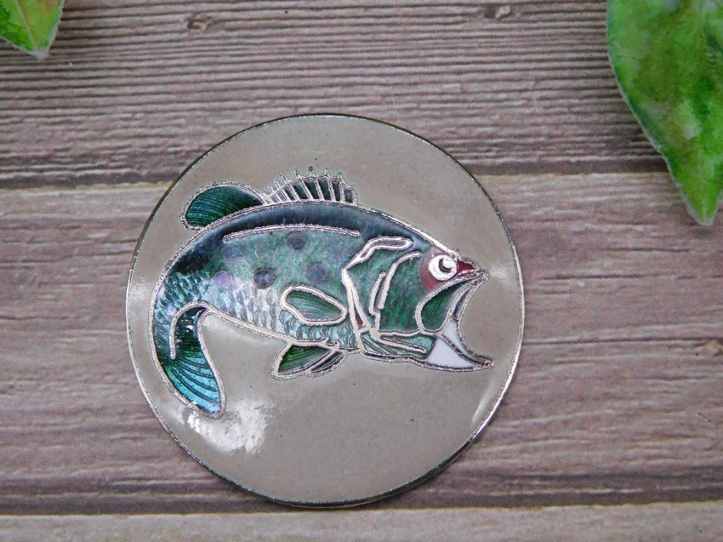 Decorative Circular Fish Motif Belt Buckle: Circular metal belt buckle featuring a vibrant fish motif. The design highlights a colorful fish with detailed fins and scales in a jumping pose. Crafted with a silver-tone base and enamel accents for