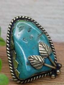 TURQUOISE ADJUSTABLE RING WITH INTRICATE TOOLING VINTAGE ANTIQUE