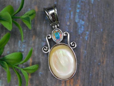 MIXED STONE PENDANT ROCK STONE LAPIDARY SPECIMEN