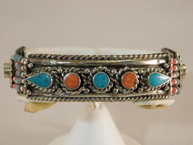 TURQUOISE RED CORAL AND CARNELIAN BRACELET