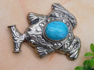 TURQUOISE STUDDED FROG PENDANT ROCK STONE LAPIDARY SPECIMEN