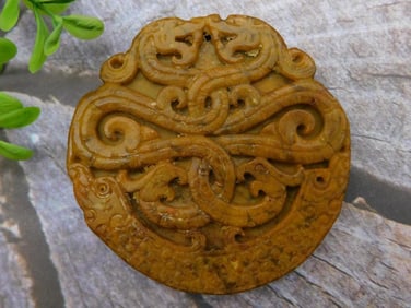 CARVED JADE ROCK STONE LAPIDARY SPECIMEN