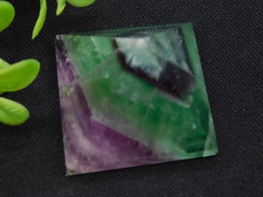 FLUORITE PYRAMID ROCK STONE LAPIDARY SPECIMEN