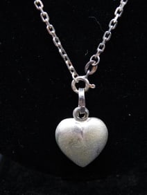 NECKLACE WITH HEART PENDANT