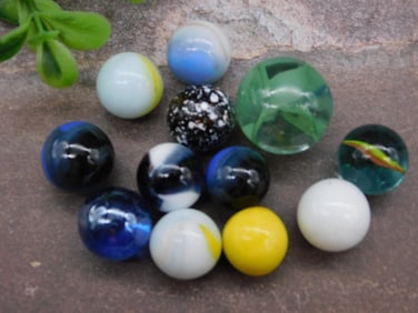 GLASS PLAYING MARBLES