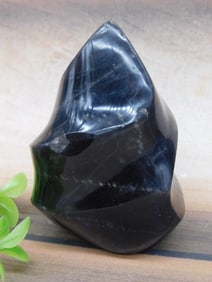 STONE TWIST SCULPTURE ROCK STONE LAPIDARY SPECIMEN