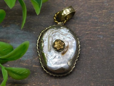 BAROQUE PEARL PENDANT ROCK STONE LAPIDARY SPECIMEN