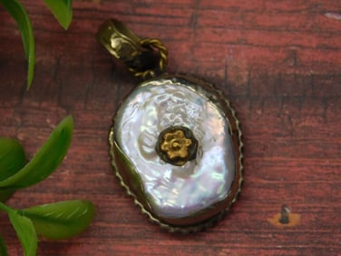 Antique Gold-Toned Pearl Pendant with Profile Detailing