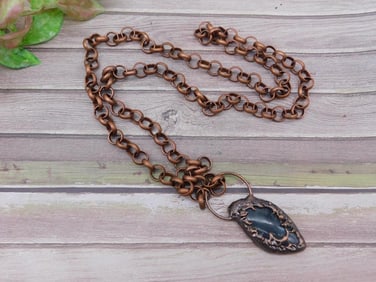 Copper chain necklace with Labradorite pendant