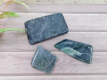 NEPHRITE JADE ROCK STONE LAPIDARY SPECIMEN