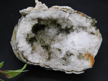 Geode With Sparkling Quartz Crystals ROCK STONE LAPIDARY SPECIMEN