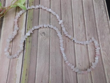 Rose Quartz Chip Stone Necklace