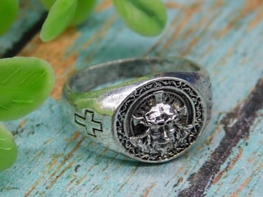 Mens 925 Silver Ring with Cross Motifs and Crowned Head Design