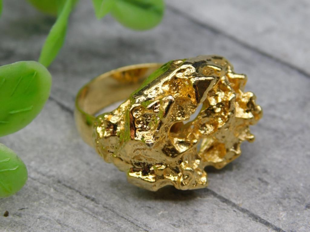 GOLD TONE RING: GOLD TONE RING