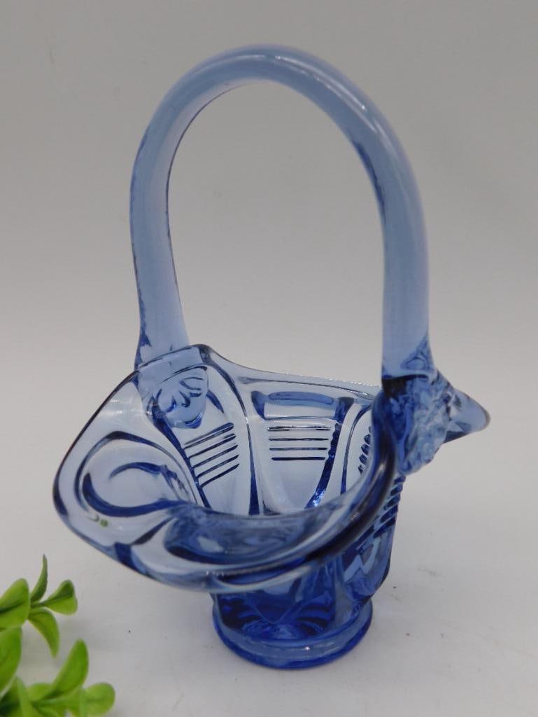 FENTON BLUE GLASS BASKET VINTAGE ANTIQUE: FENTON BLUE GLASS BASKET VINTAGE ANTIQUE