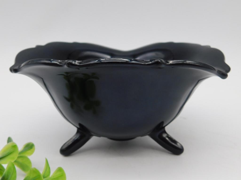 L E SMITH BLACK AMETHYST THREE FOOTED BOWL VINTAGE ANTIQUE: L E SMITH BLACK AMETHYST THREE FOOTED BOWL VINTAGE ANTIQUE