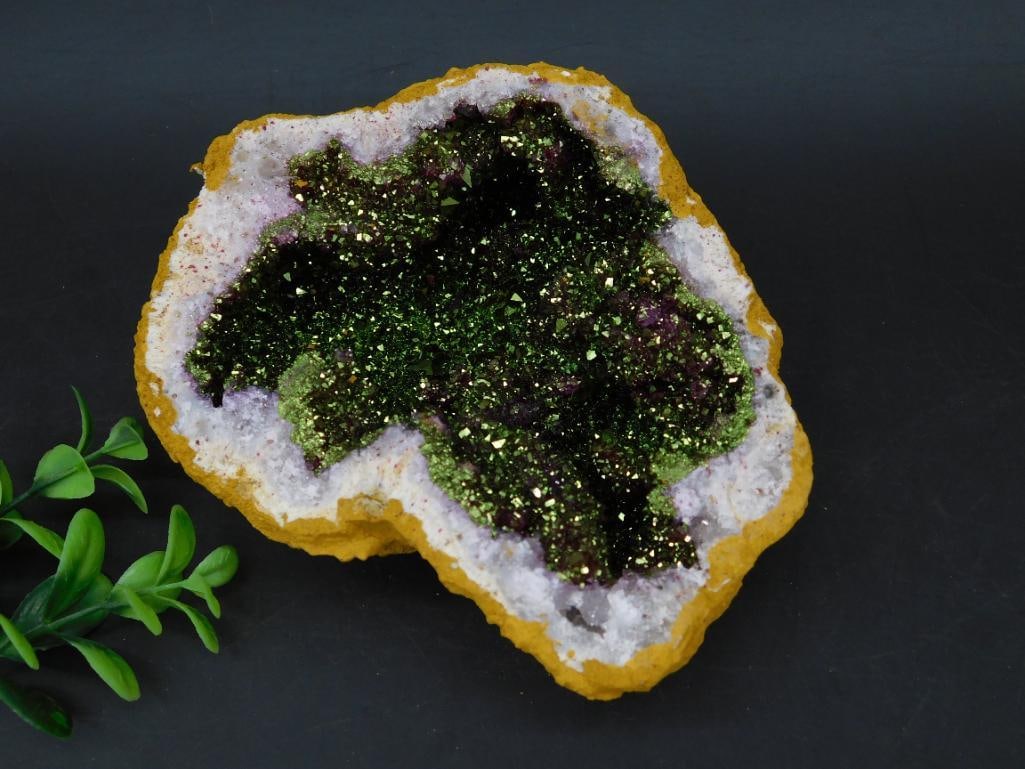 1 POUND PURPLE AND GOLD GEODE ROCK STONE LAPIDARY SPECIMEN: 1 POUND PURPLE AND GOLD GEODE ROCK STONE LAPIDARY SPECIMEN