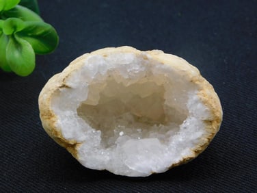 GEODE ROCK STONE LAPIDARY SPECIMEN