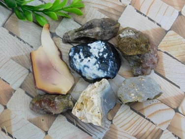 MIXED LOT ROCK STONE LAPIDARY SPECIMEN