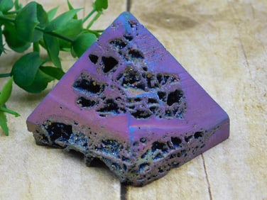 DRUZY TITANIUM PYRAMID ROCK STONE LAPIDARY SPECIMEN
