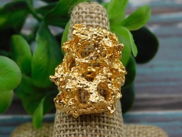 GOLD TONE HAMMERED RING