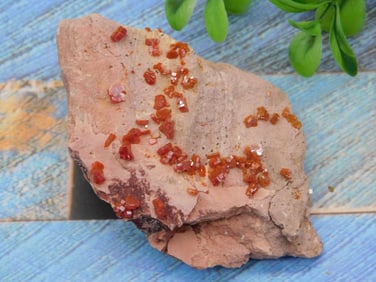 VANADINITE ROCK STONE LAPIDARY SPECIMEN