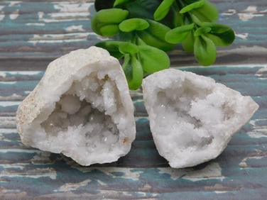GEODE ROCK STONE LAPIDARY SPECIMEN