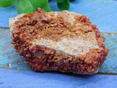 VANADINITE ROCK STONE LAPIDARY SPECIMEN