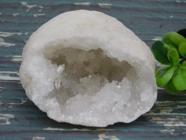 GEODE ROCK STONE LAPIDARY SPECIMEN