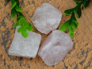 ROSE QUARTZ ROCK STONE LAPIDARY SPECIMEN