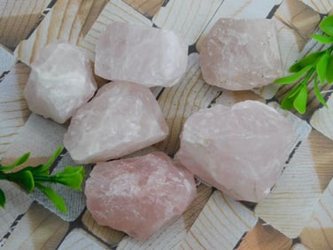 ROSE QUARTZ ROCK STONE LAPIDARY SPECIMEN