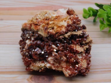 VANADINITE ROCK STONE LAPIDARY SPECIMEN