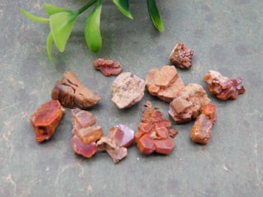 GEM VANADINITE ROCK STONE LAPIDARY SPECIMEN