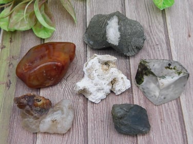 ROCK STONE LAPIDARY SPECIMEN